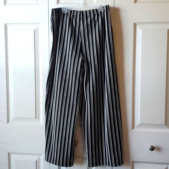 2/$15 Sale Wild Fable wide leg, knit pant, medium - Picture 3 of 4